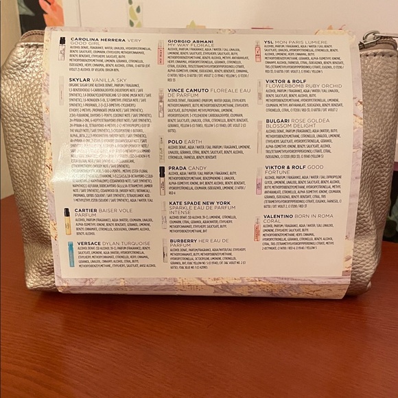 Discovery Kit for Her with 15 Fragrance Samples - Picture 2 of 2